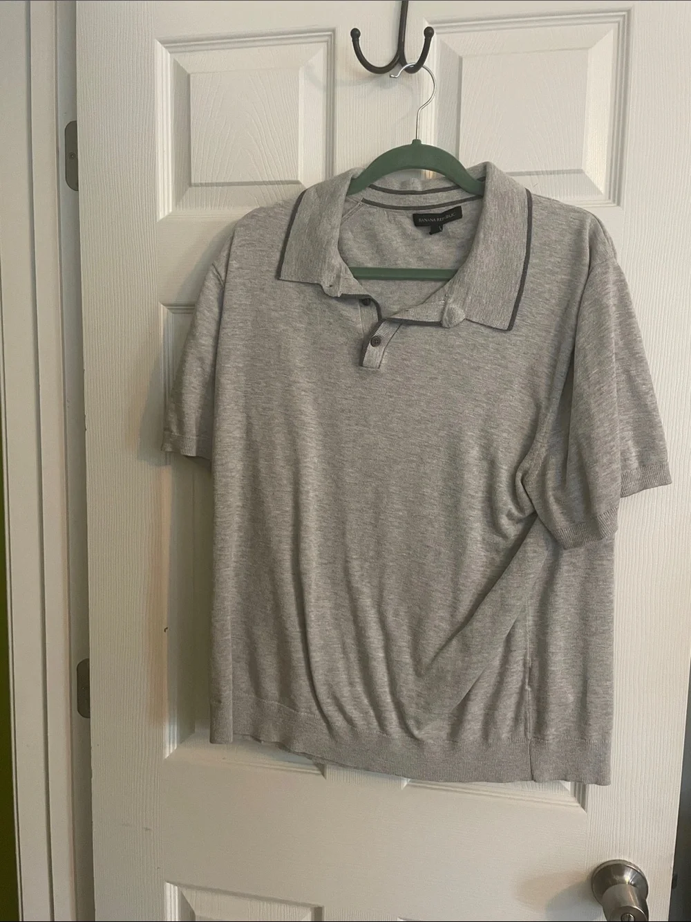 Banana Republic Men's Short-Sleeve Polo in Light Gray with Contrast Piping